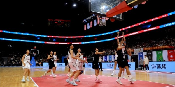  校园篮球联赛开战，清华附中首战告捷