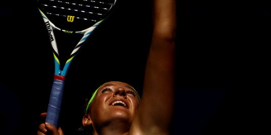  发球测速仪刷新纪录，萨弗林卡轰出二百一十公里极速  