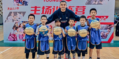  篮球训练营火热开营，专业指导助力成长