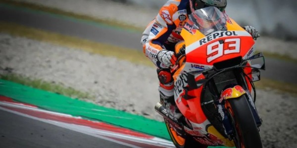  裁判判罚引争议，赛后复盘聚焦热点