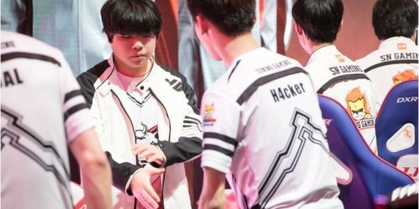  默契配合显神威，战队逆袭挺进季后赛  