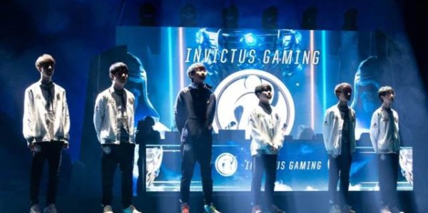  电竞主播转型教练，双重身份创佳绩