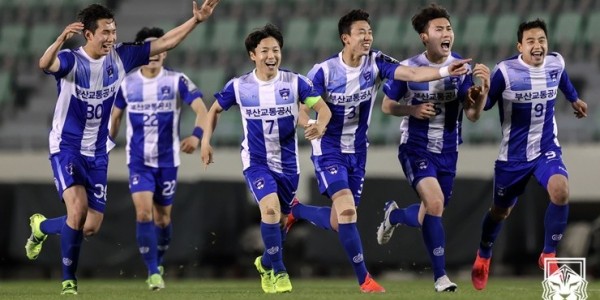  足协杯冷门迭爆，业余球队创造历史佳绩  