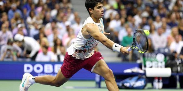  阿尔卡拉斯横扫劲敌，强势挺进半决赛