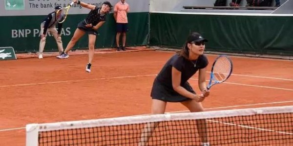  中国金花双打建功，段莹莹/郑赛赛法网夺冠