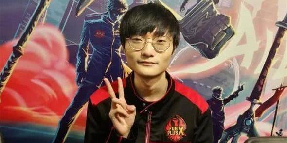  电竞天才少年首夺世界冠军宝座