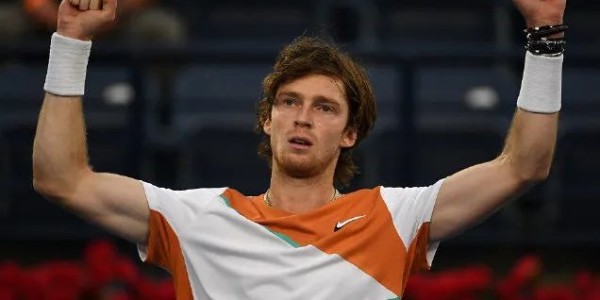  卢布列夫五盘鏖战，巴黎大师赛险胜晋级决赛