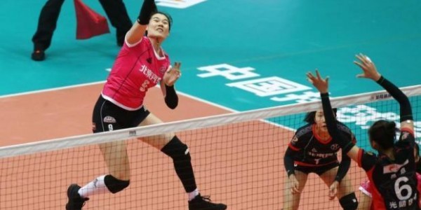  智能发球机器人亮相巡回赛，陪练效率提升三倍