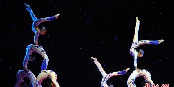  电竞选手刻苦训练磨砺精湛技艺