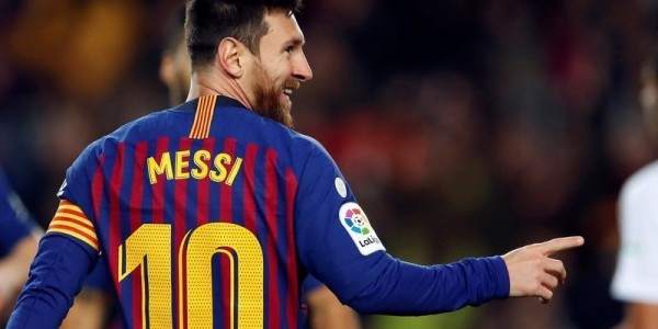  乌拉圭锋霸苏亚雷斯西甲梅开二度