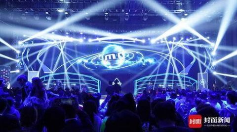  电竞选手日常训练，汗水铸就辉煌战绩