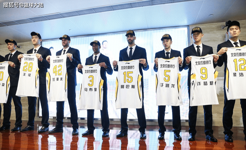  青年军展露锋芒，广厦新秀合力击败辽宁