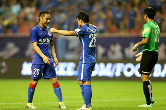  武磊破门海港击败申花夺超级杯