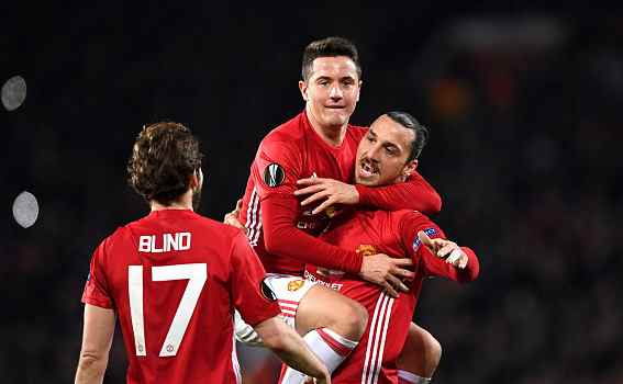  热那亚主场气势如虹，完胜下游球队  