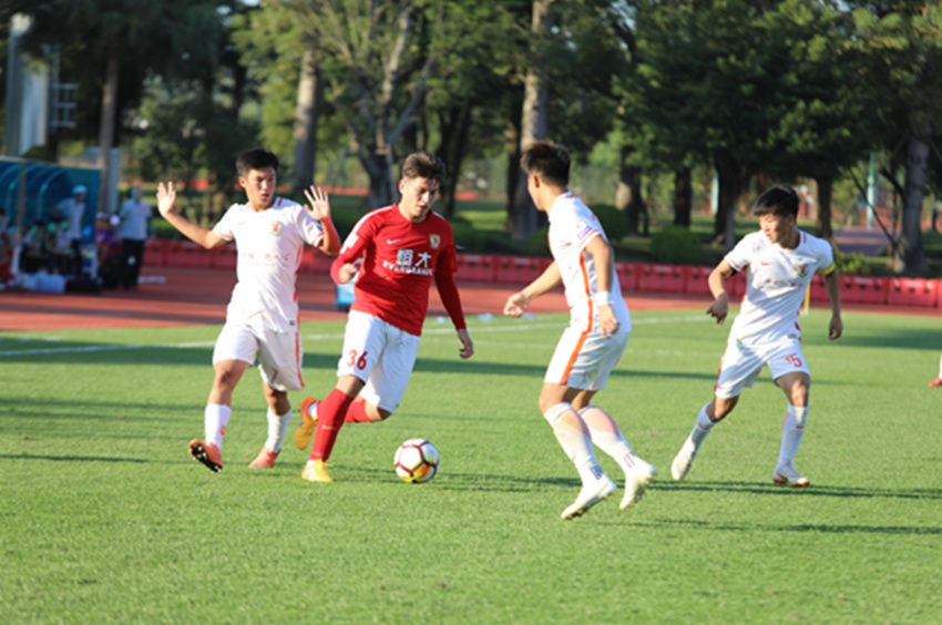  青训营涌现天才少年，中国足球未来可期  
