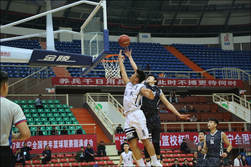  北控男篮防守漏勺遭广东宏远痛击